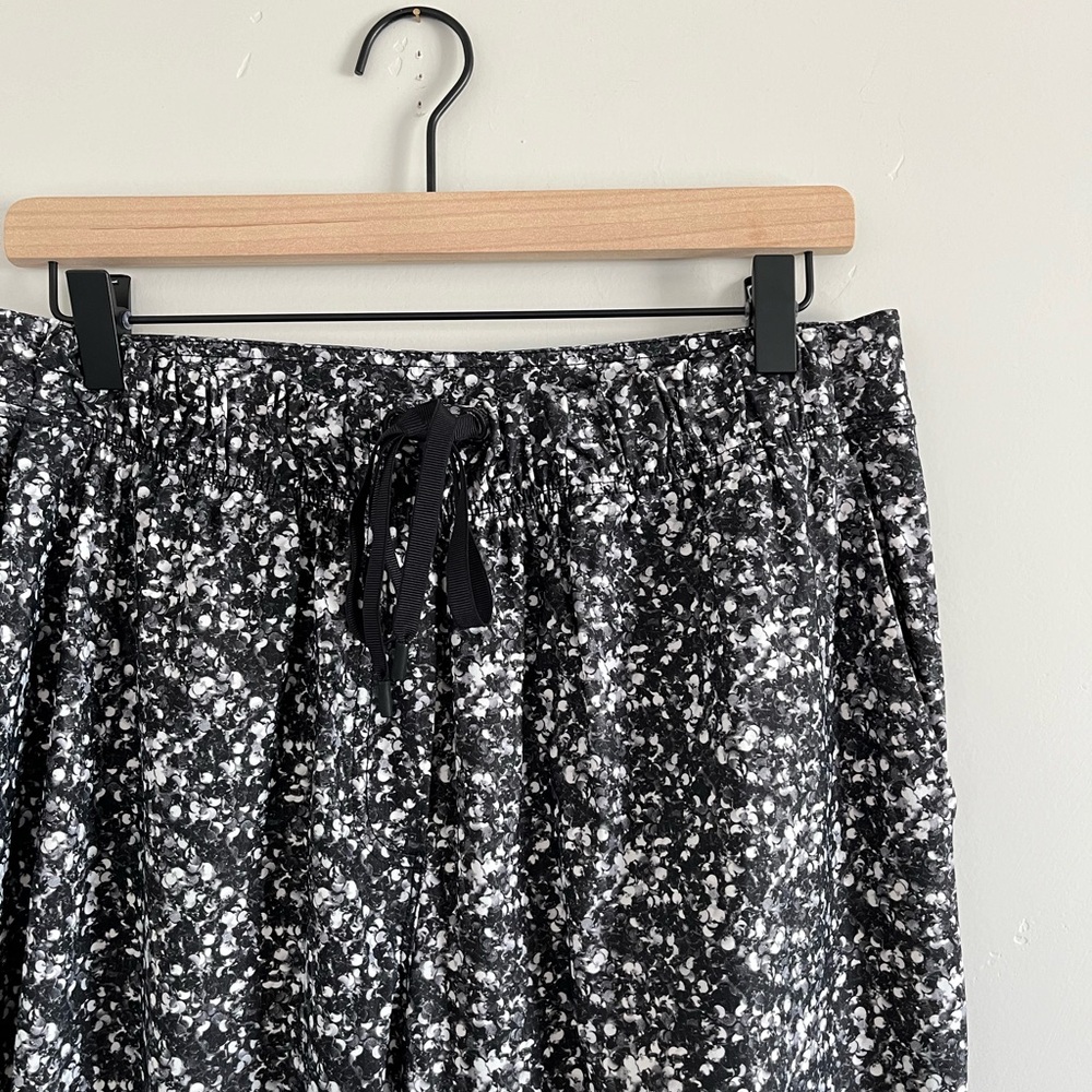 Lululemon | Black & White Joggers